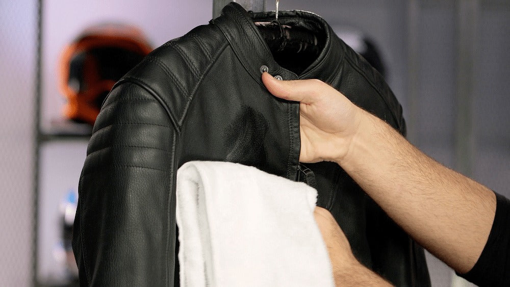 How to clean leather jacket